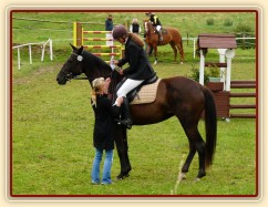 Arwen při dekorování parkuru stupně ZM, 2. místo, Bernartice 30.7.2011
