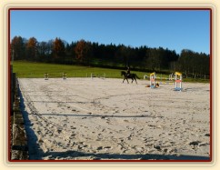 22.11.2014 - Naše nová písková jízdárna o rozměrech 25 x 60 metrů je hotová :-)