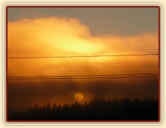 Východ slunce s mlhou