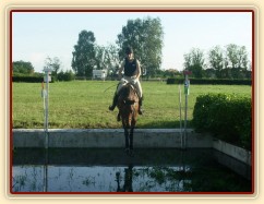 Trénink terénních skoků, seskok do vody