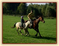 Anča na Greisy na vyjížďce ve cvalu