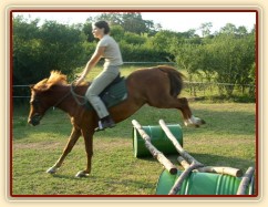 Skok přes doublebar z kopce