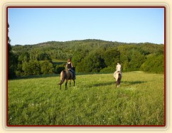 Keisy na vyjížďce se svou majitelkou