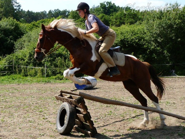 Červen 2010, trénink terénních skoků u nás v Újezdě