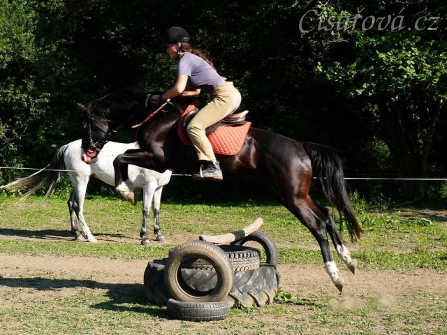Červenec 2010, trénink doma v Újezdě, tak trochu jiné skoky...