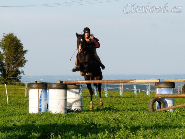Srpen 2010, skákání na jízdárně v Čeleticích, skoky 115cm vysoké
