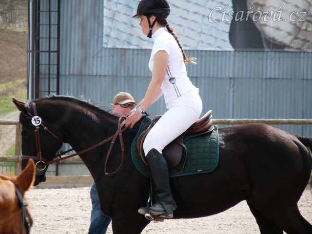 Carthago na opracovišti, pomalu se dostavuje soustředění i mezi cizími koňmi...