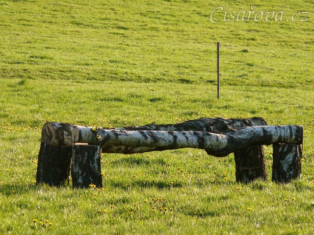 Náš nový terenní skok: březový oxer