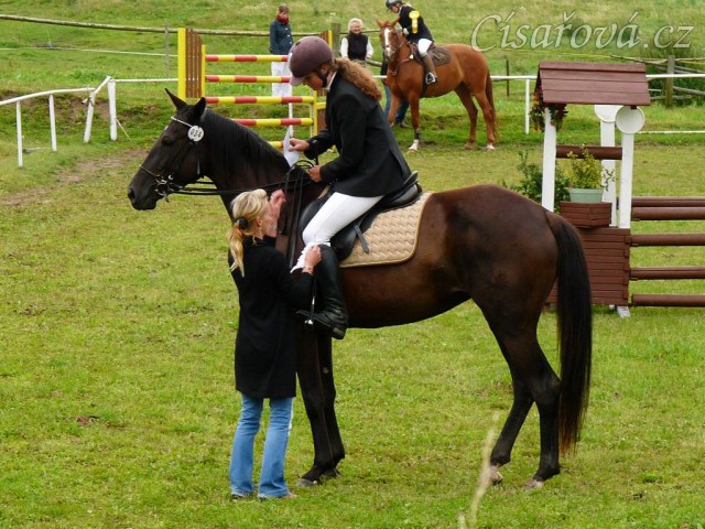 Arwen při dekorování parkuru stupně ZM, 2. místo, Bernartice 30.7.2011