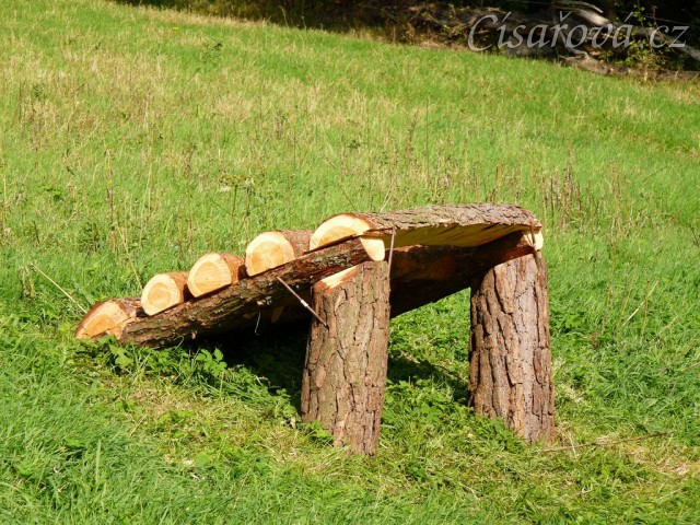 Vybudovali jsme další terénní skok - rampa na mezi