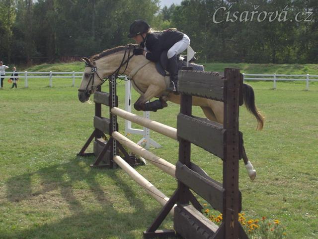 MČR pony 2004, Hradec Králové, 3.kolo parkur SPA, rozeskakování