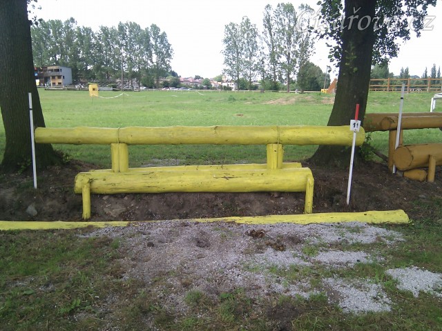 Humpolec, kolmák s příkopem