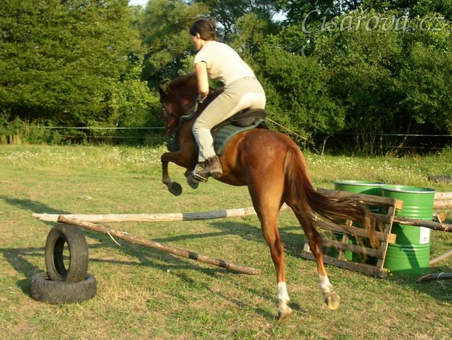 Druhý skok dvojskoku v parkuru